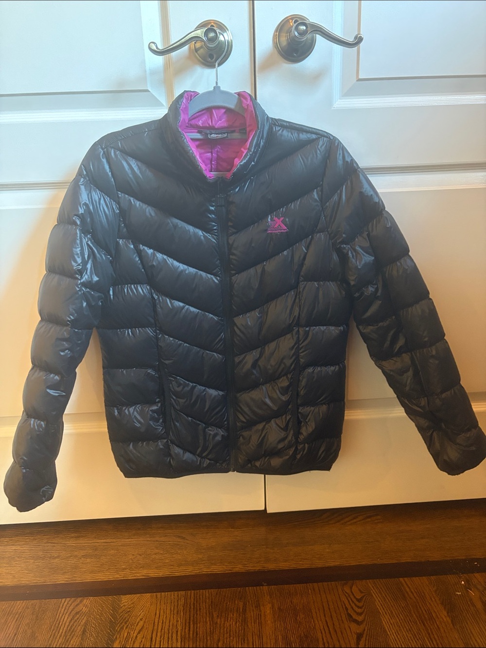 Women’s Lightweight Packable Puffer Jacket - Black with Pink Accent